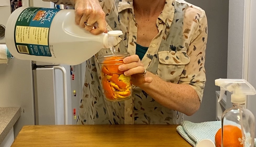 How to Make Homemade Cleaning Spray Out of Orange Peels