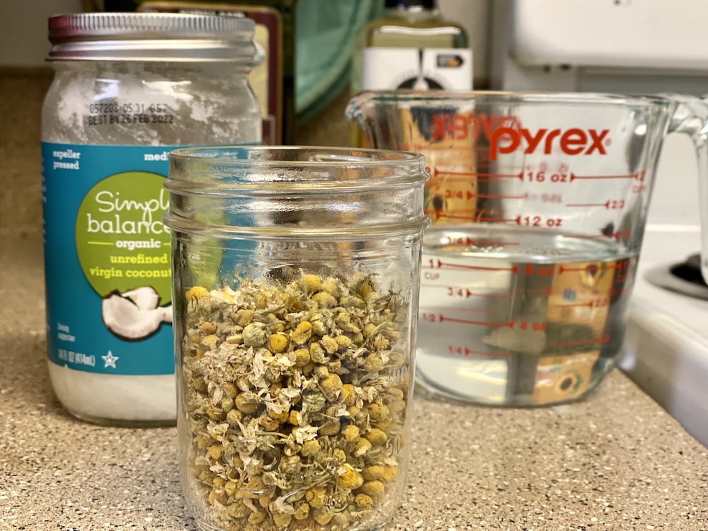 Chamomile to infuse in oil